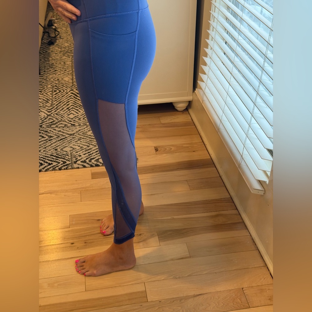 Victoria’s Secret Blue knockout leggings! Size Small! - Picture 2 of 6